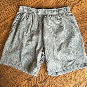 Men’s Nike shorts size M